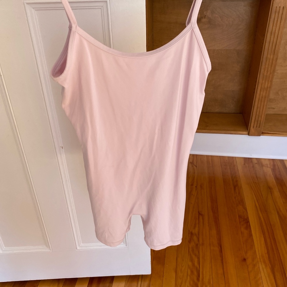ARITZIA Golden Butter Pink Pilates Studio Romper SIZE SMALL (offers welcome 🎊🎉